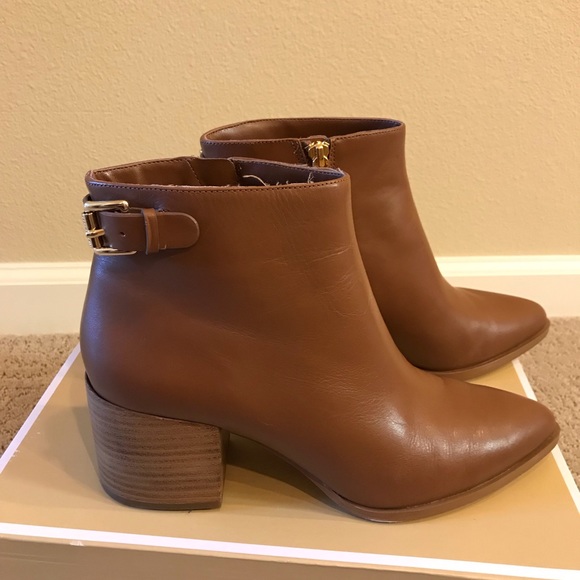 MICHAEL KORS Leather Ankle Boots - Picture 6 of 7